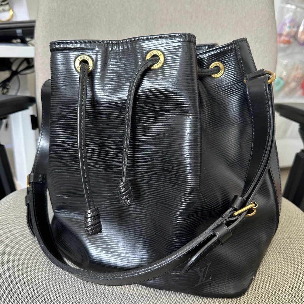 Louis Vuitton Noe Handbag Epi Leather (Authentic)